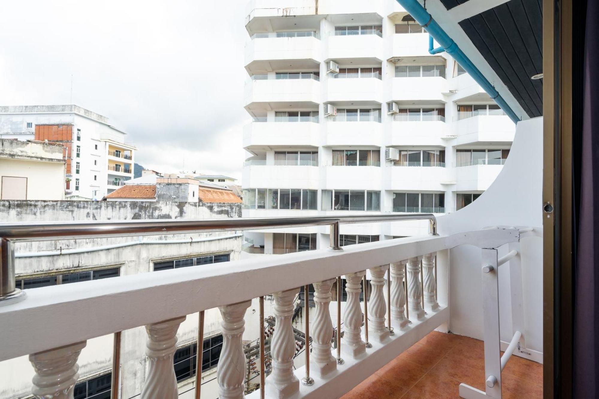 Patong Central Residence & Apartment Extérieur photo
