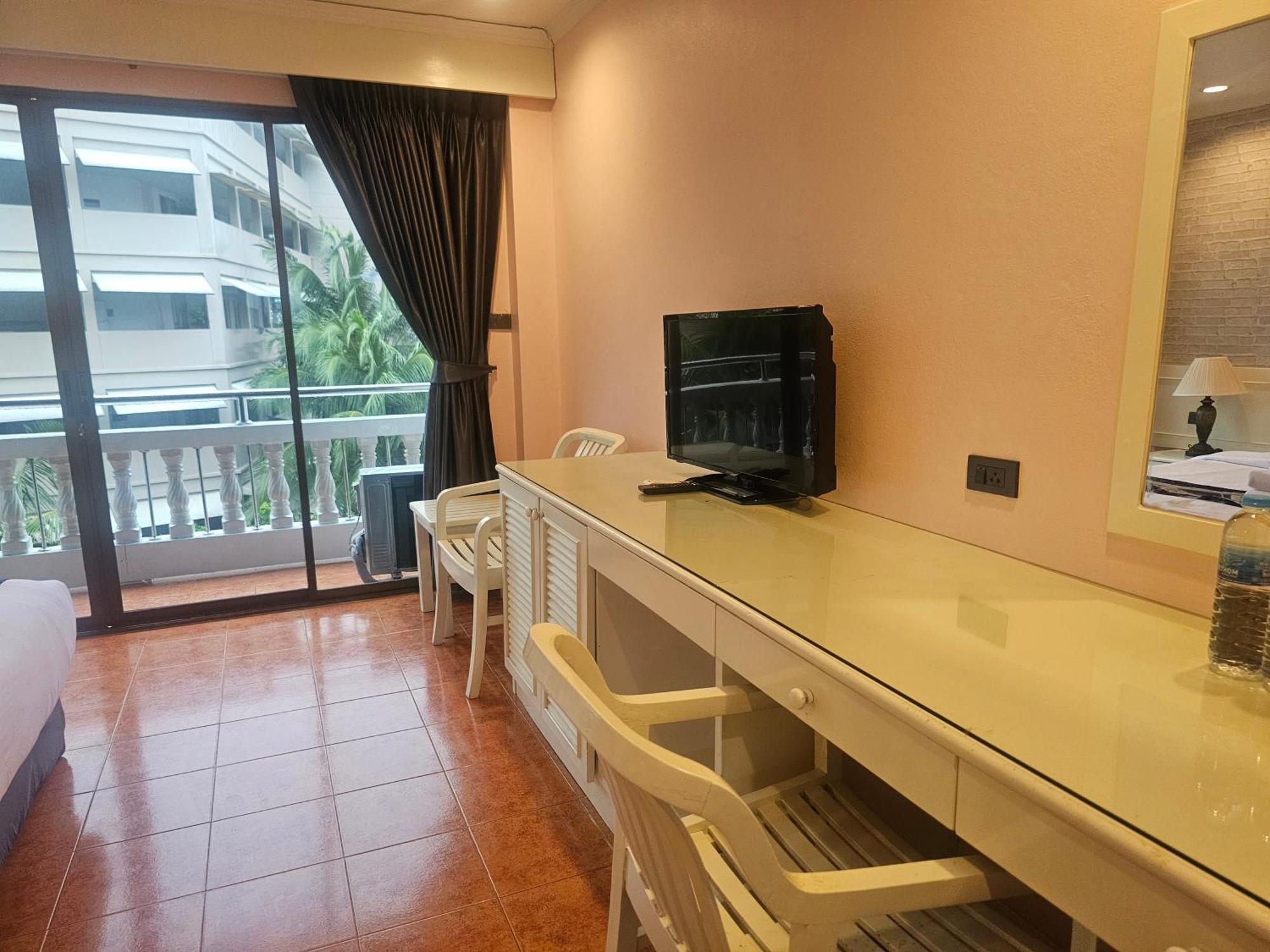 Patong Central Residence & Apartment Extérieur photo