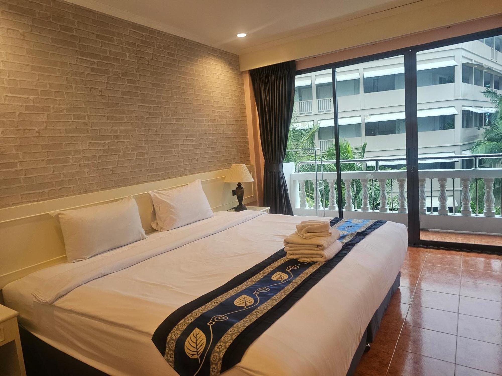 Patong Central Residence & Apartment Extérieur photo