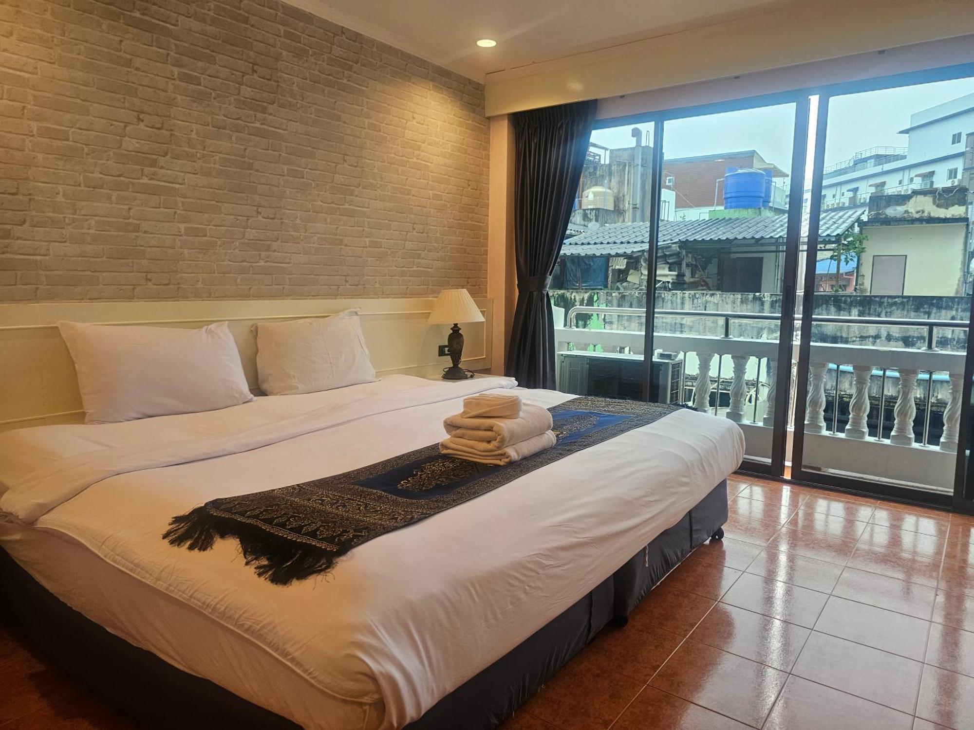 Patong Central Residence & Apartment Extérieur photo