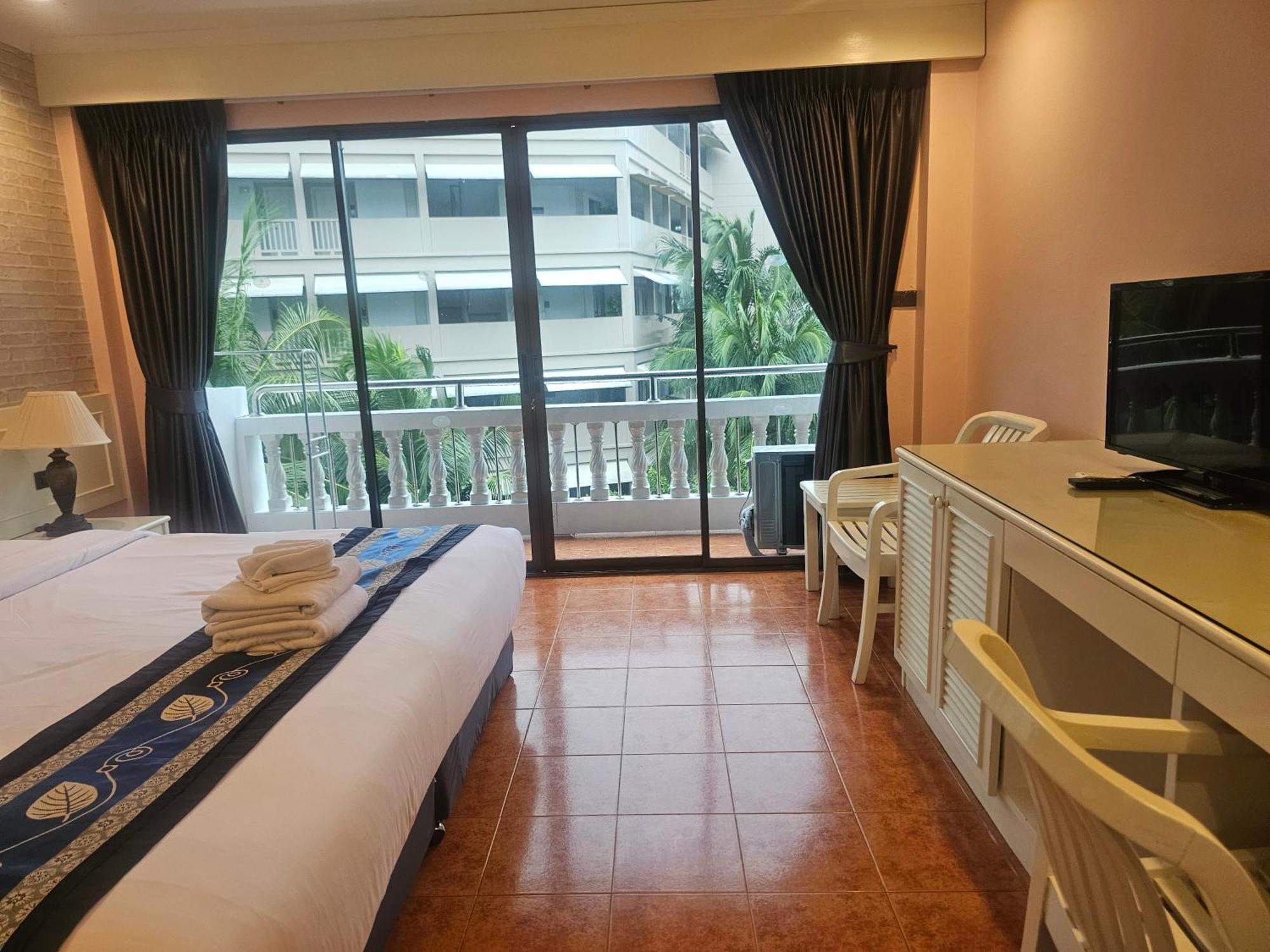 Patong Central Residence & Apartment Extérieur photo
