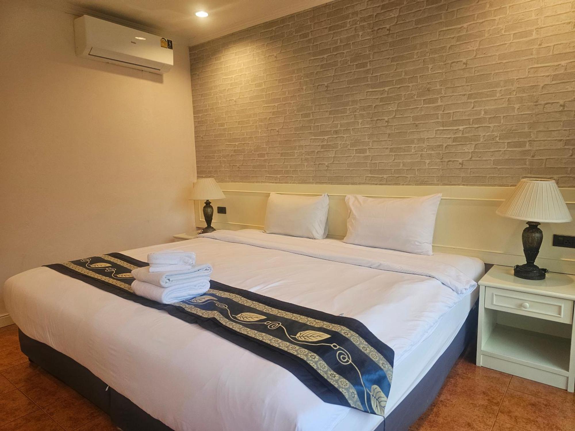 Patong Central Residence & Apartment Extérieur photo