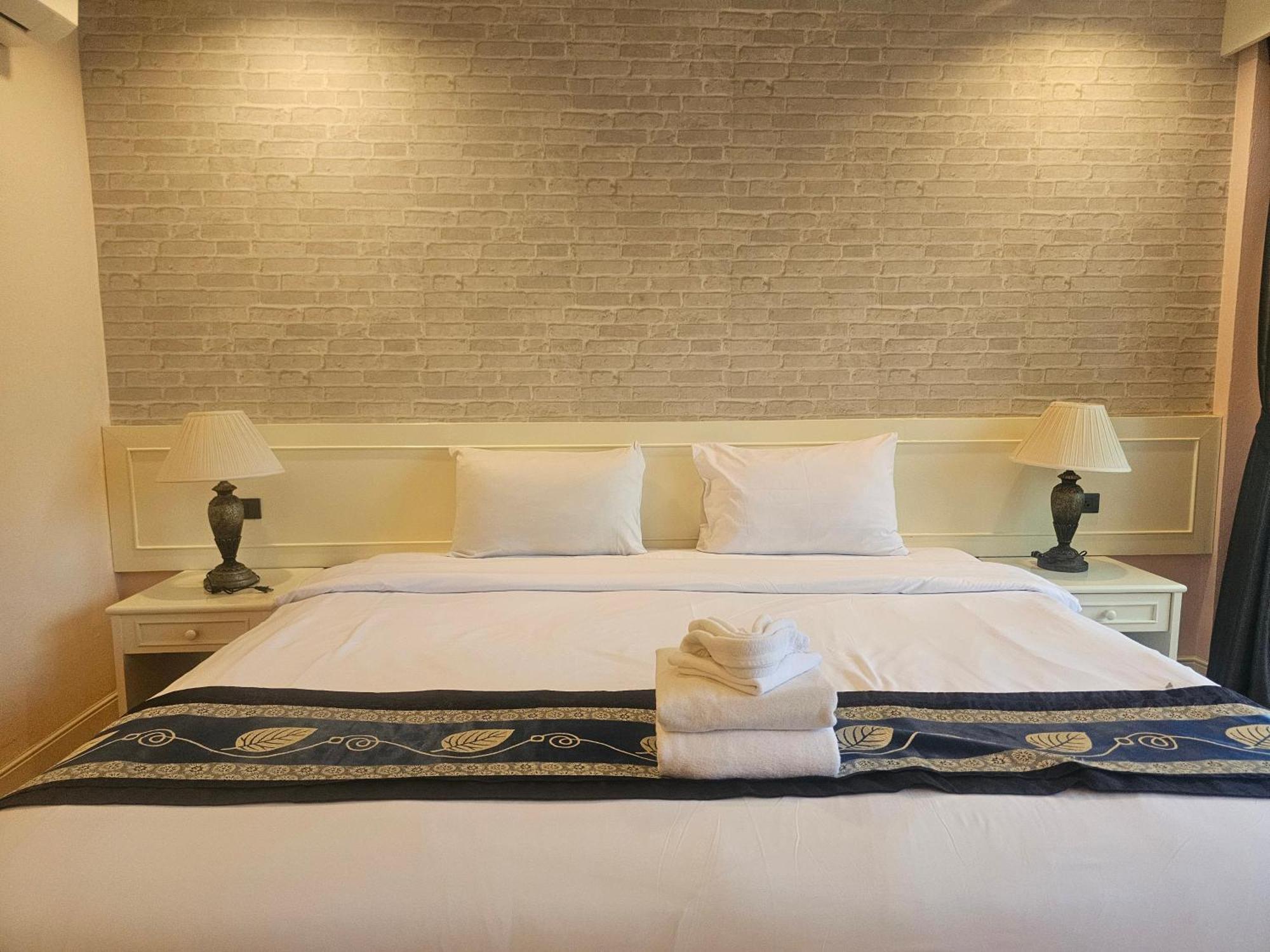 Patong Central Residence & Apartment Extérieur photo